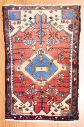 Persian Hand-knotted Hamadan (2'7 x 3'11)