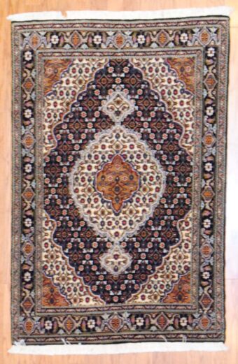 Persian Hand-knotted Tabriz (3'3 x 5')
