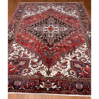 Fine Persian Hand-knotted Heriz Wool Rug (7'2 x 9'7)