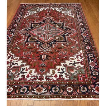 Fine Persian Hand-knotted Heriz Wool Rug (6'5 x 9'7)