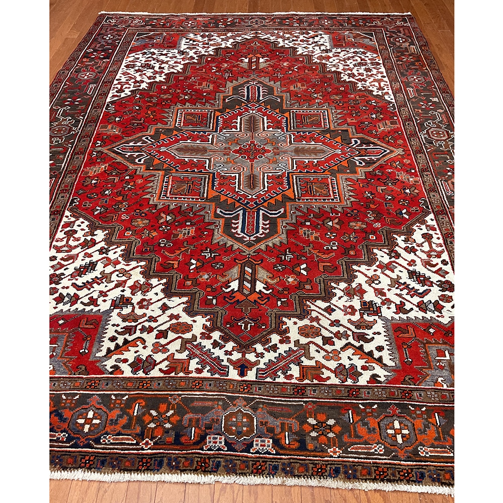 Fine Persian Hand-knotted Heriz Wool Rug (7'2 x 9'7)