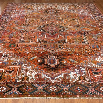 Fine Persian Hand-knotted Heriz Wool Rug (9'5 x 12')