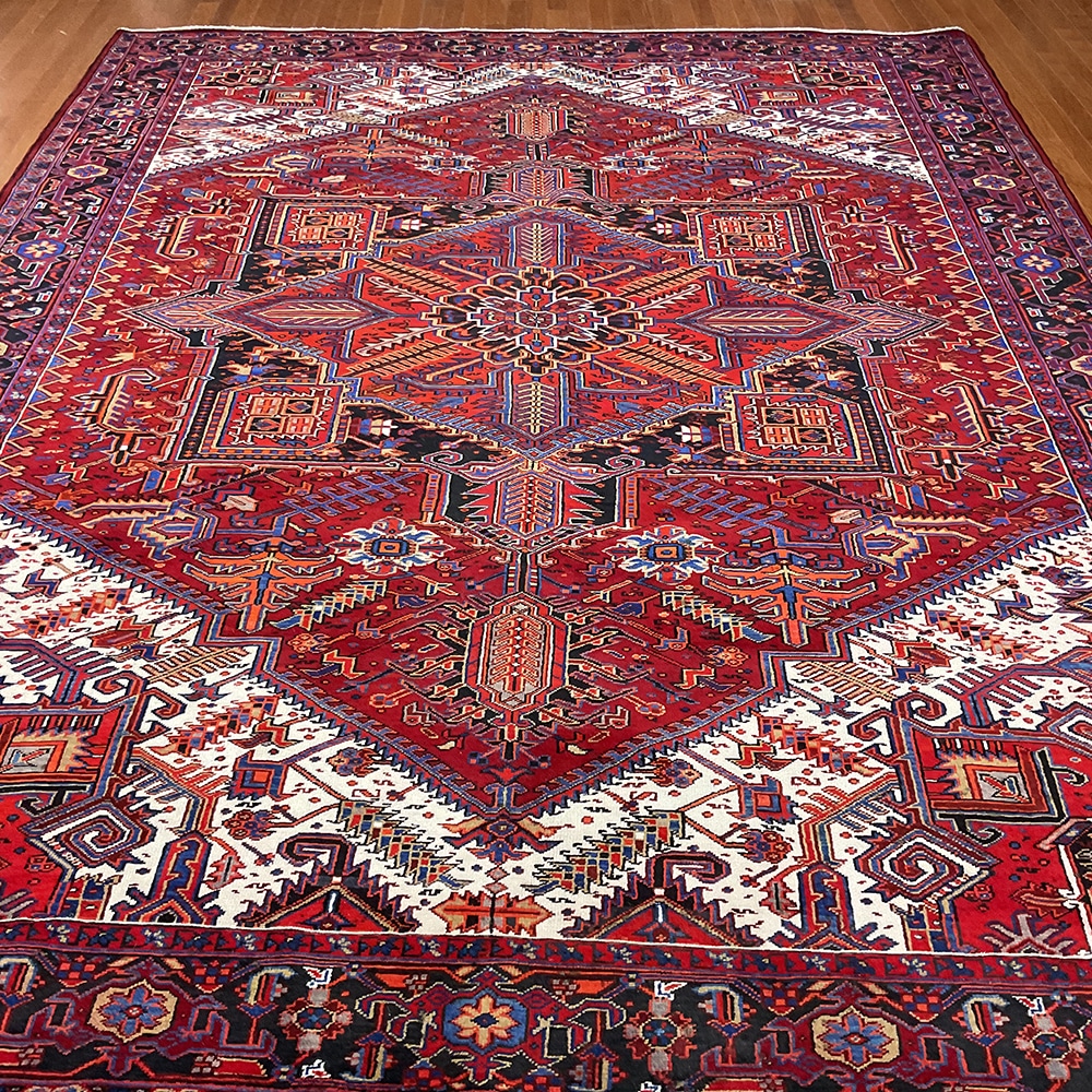 Fine Persian Hand-knotted Heriz Wool Rug (9' x 12')