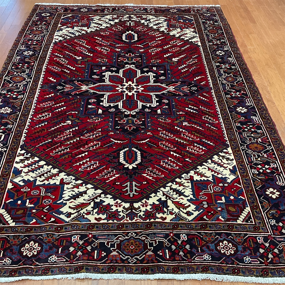Fine Persian Hand-knotted Heriz Wool Rug (7' x 10'1)