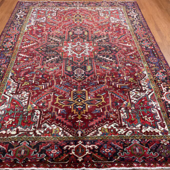 Fine Persian Hand-knotted Heriz Wool Rug (7'11 x 11'4)