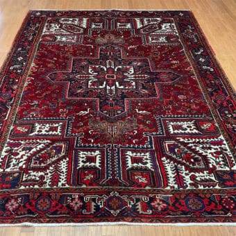 Fine Persian Hand-knotted Heriz Wool Rug (7'3 x 9'7)