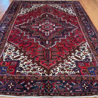Fine Persian Hand-knotted Heriz Wool Rug (8'2 x 11'7)