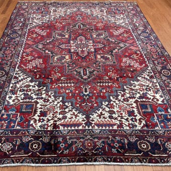 Fine Persian Hand-knotted Heriz Wool Rug (7'11 x 11'1)