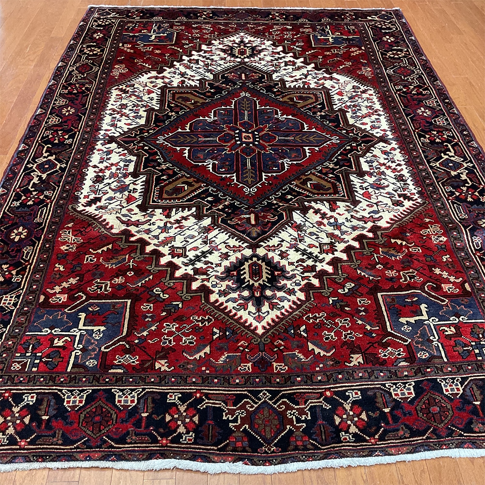 Fine Persian Hand-knotted Heriz Wool Rug (6'6 x 9'6)