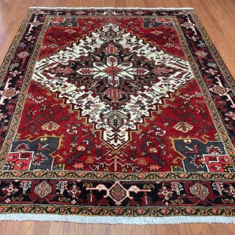 Fine Persian Hand-knotted Heriz Wool Rug (7' x 9'1)