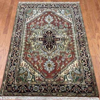 Persian Hand-knotted Heriz Wool Rug (4'3 x 6')