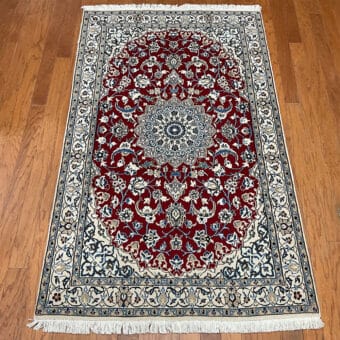Persian Hand-knotted Nain Wool & Silk Rug (3'6 x 5'9)