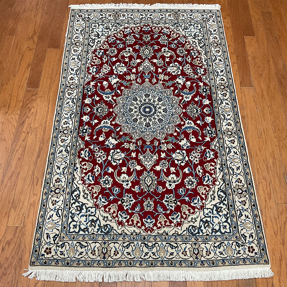 Persian Hand-knotted Nain Wool & Silk Rug (3'6 x 5'9)