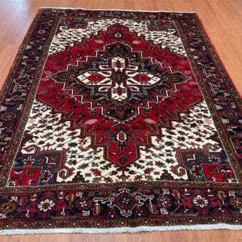 Fine Persian Hand-knotted Heriz Wool Rug (6'9 x 9'6)
