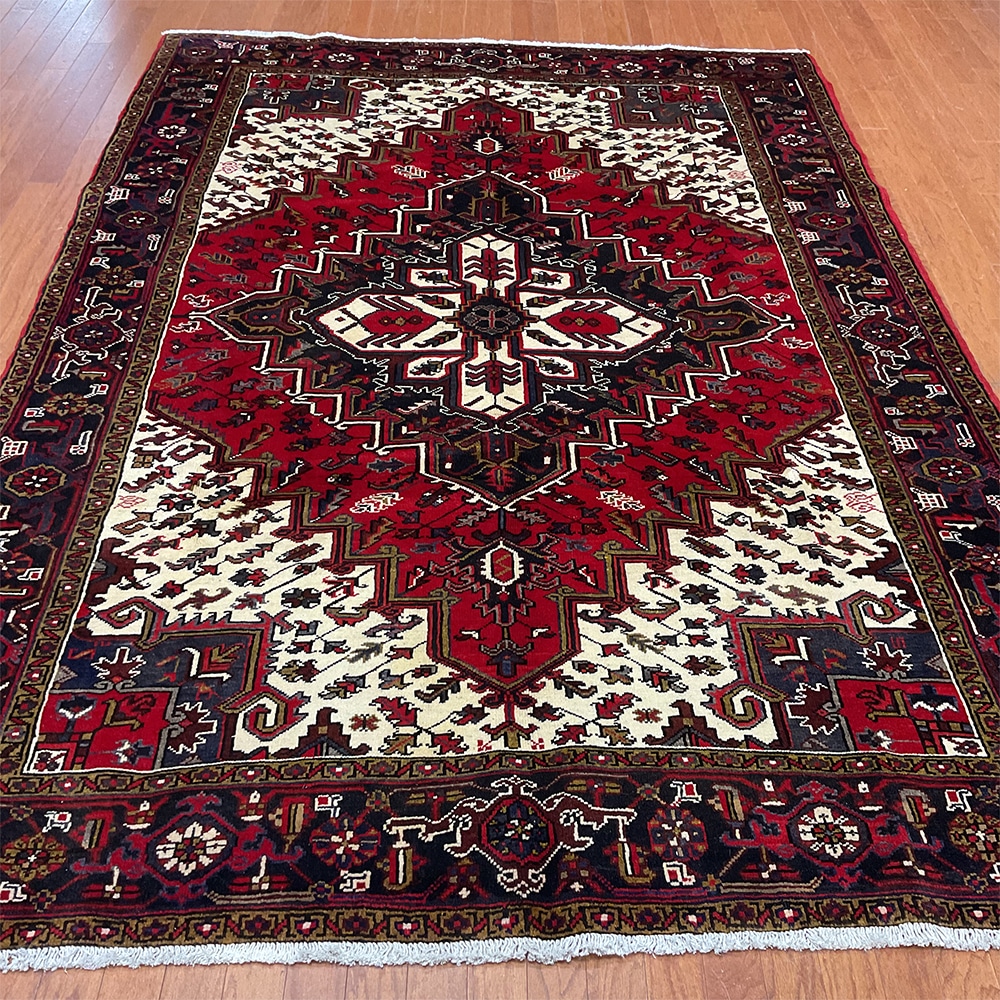Fine Persian Hand-knotted Heriz Wool Rug (6'9 x 9'6)