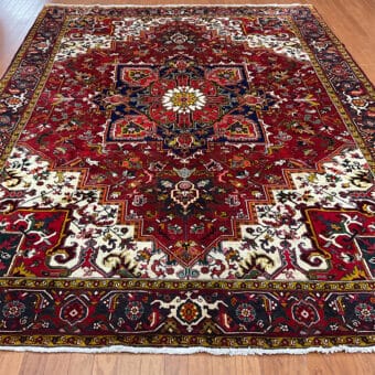 Fine Persian Hand-knotted Heriz Wool Rug (8' x 10'6)