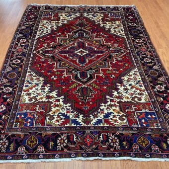 Fine Persian Hand-knotted Heriz Wool Rug (6'9 x 9'7)