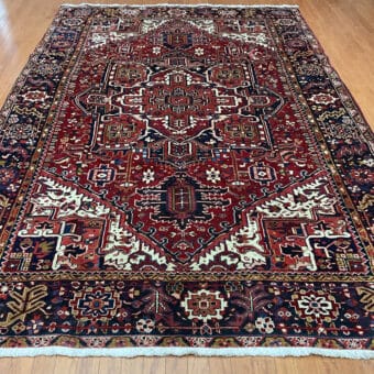 Fine Persian Hand-knotted Heriz Wool Rug (7'5 x 11'2)