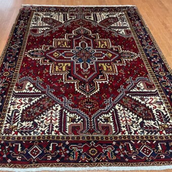 Fine Persian Hand-knotted Heriz Wool Rug (7' x 9'9)
