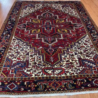 Fine Persian Hand-knotted Heriz Wool Rug (7'9 x 11')