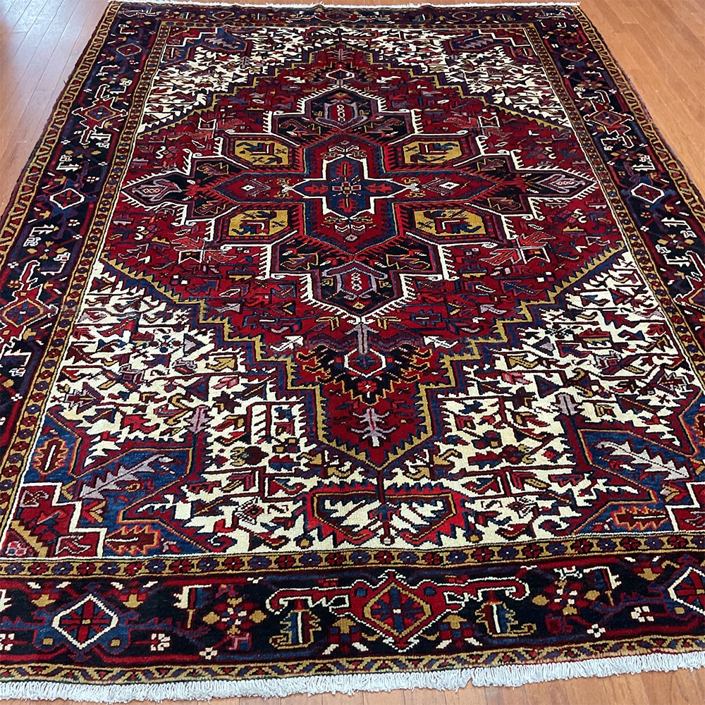 Fine Persian Hand-knotted Heriz Wool Rug (7'9 x 11')
