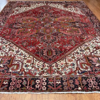 Fine Persian Hand-knotted Heriz Wool Rug (10' x 13'6)