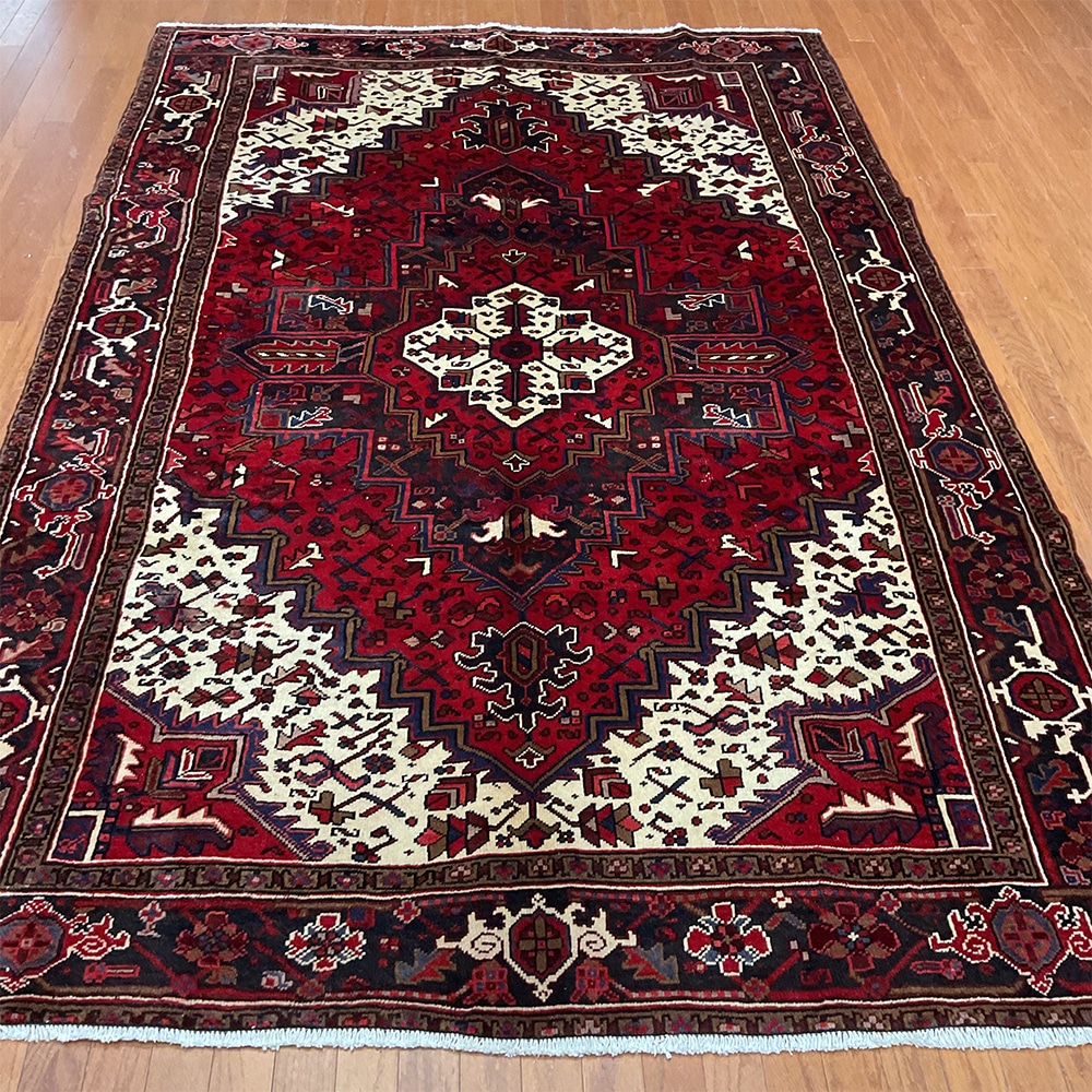 Fine Persian Hand-knotted Heriz Wool Rug (6'6 x 9'9)