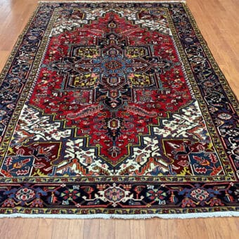 Fine Persian Hand-knotted Heriz Wool Rug (6'3 x 9'6)