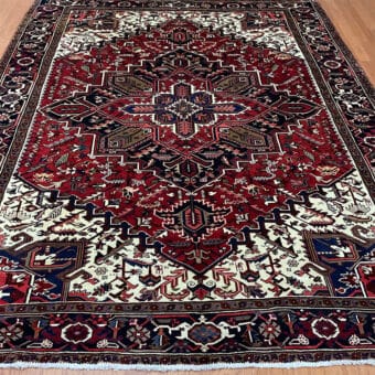 Fine Persian Hand-knotted Heriz Wool Rug (8'6 x 11')