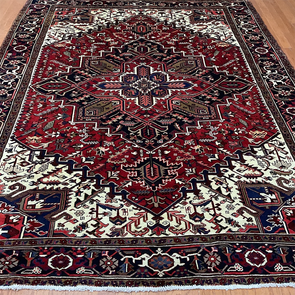 Fine Persian Hand-knotted Heriz Wool Rug (8'6 x 11')