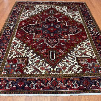 Fine Persian Hand-knotted Heriz Wool Rug (6'10 x 9'7)